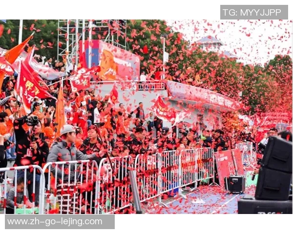 重庆散客足球热潮兴起球迷共享激情与友谊的绿茵场